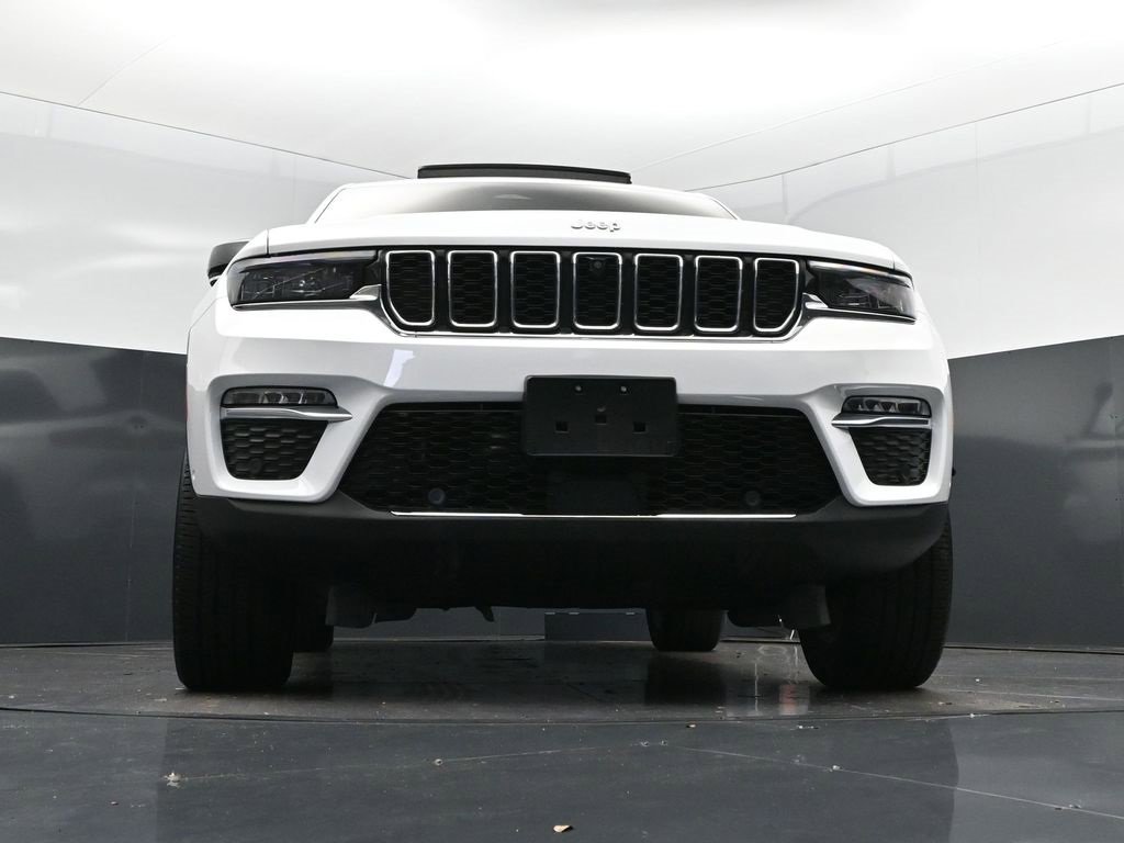 Used 2024 Jeep Grand Cherokee Limited w/ Luxury Tech Group II image 47
