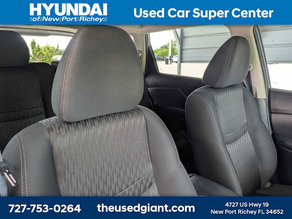 Used 2017 Nissan Rogue SV FWD image 6
