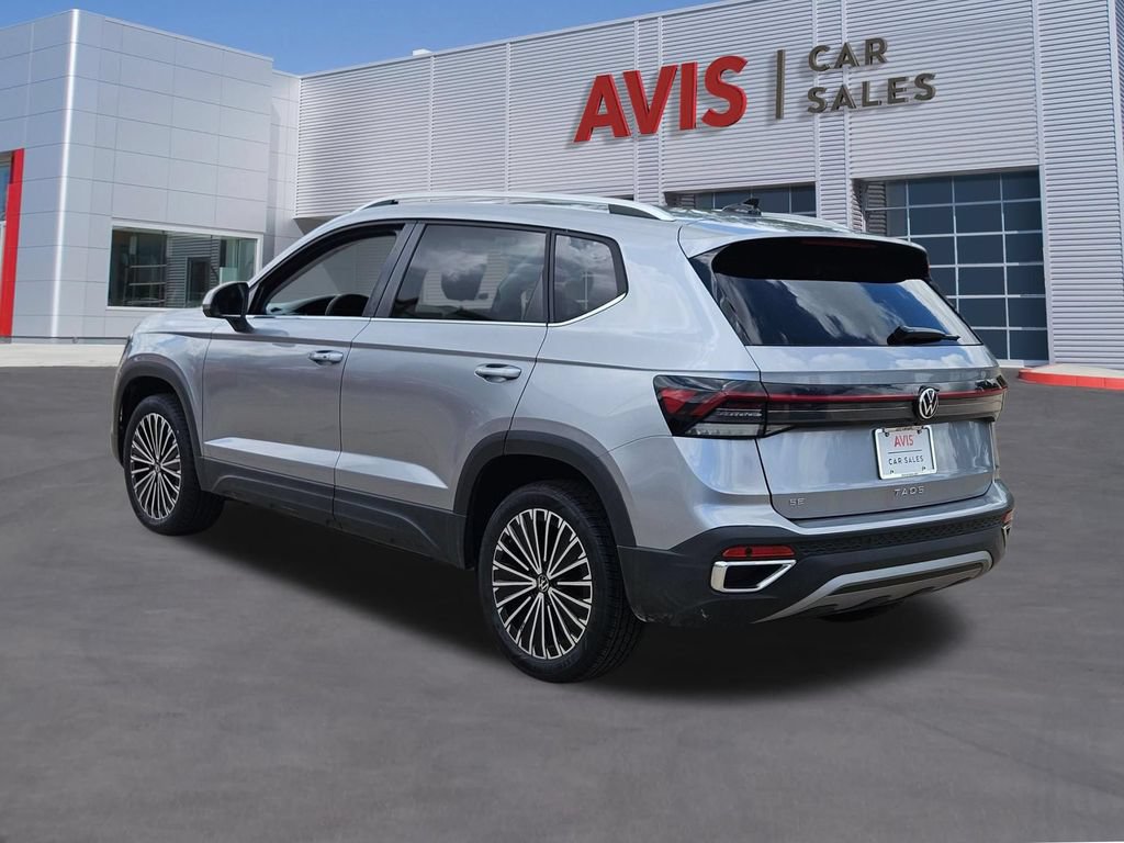 Used 2025 Volkswagen Taos SE FWD image 3