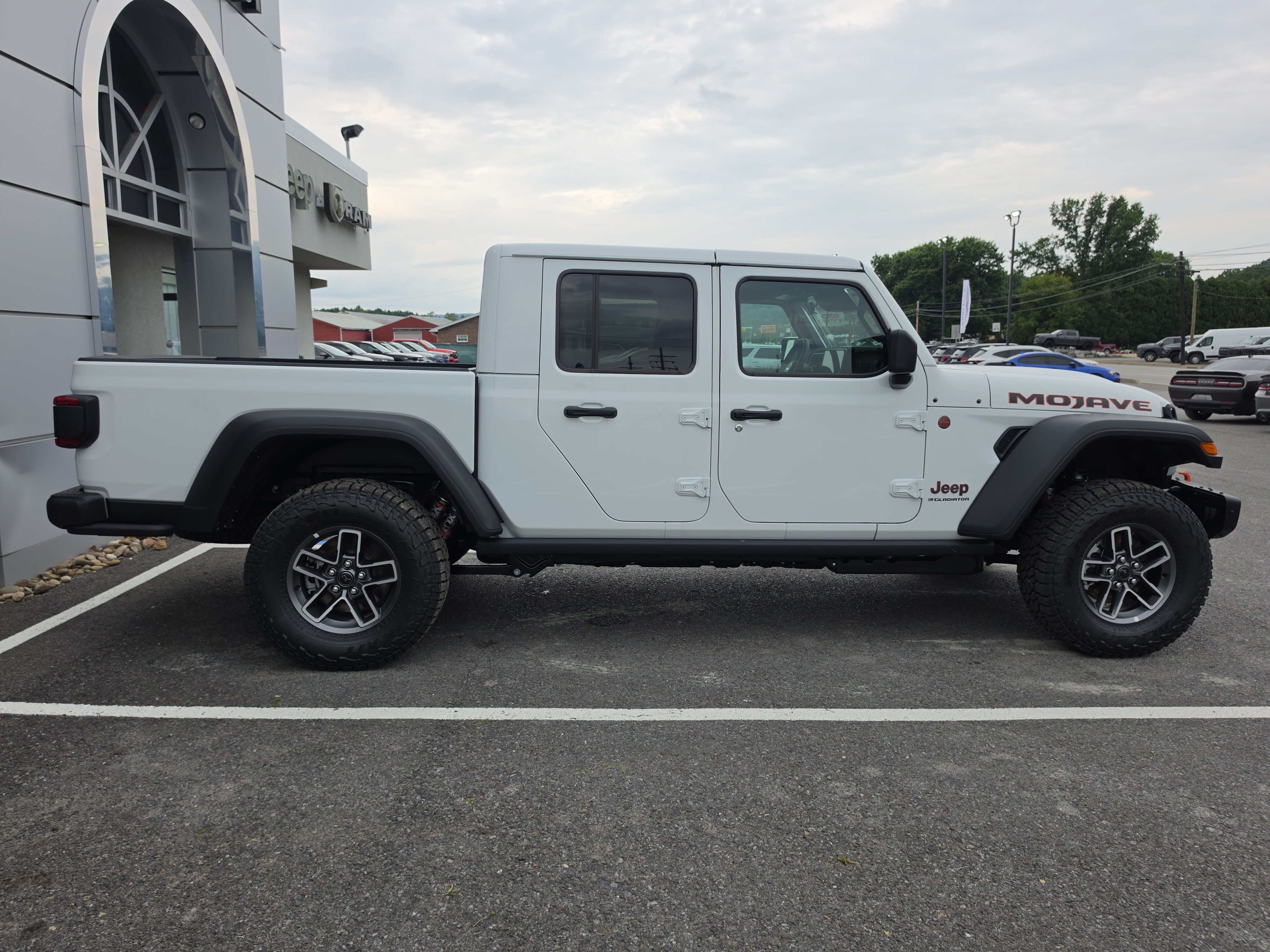 New 2026 Jeep Gladiator Mojave w/ Steel Bumper Group AWD/4WD image 2
