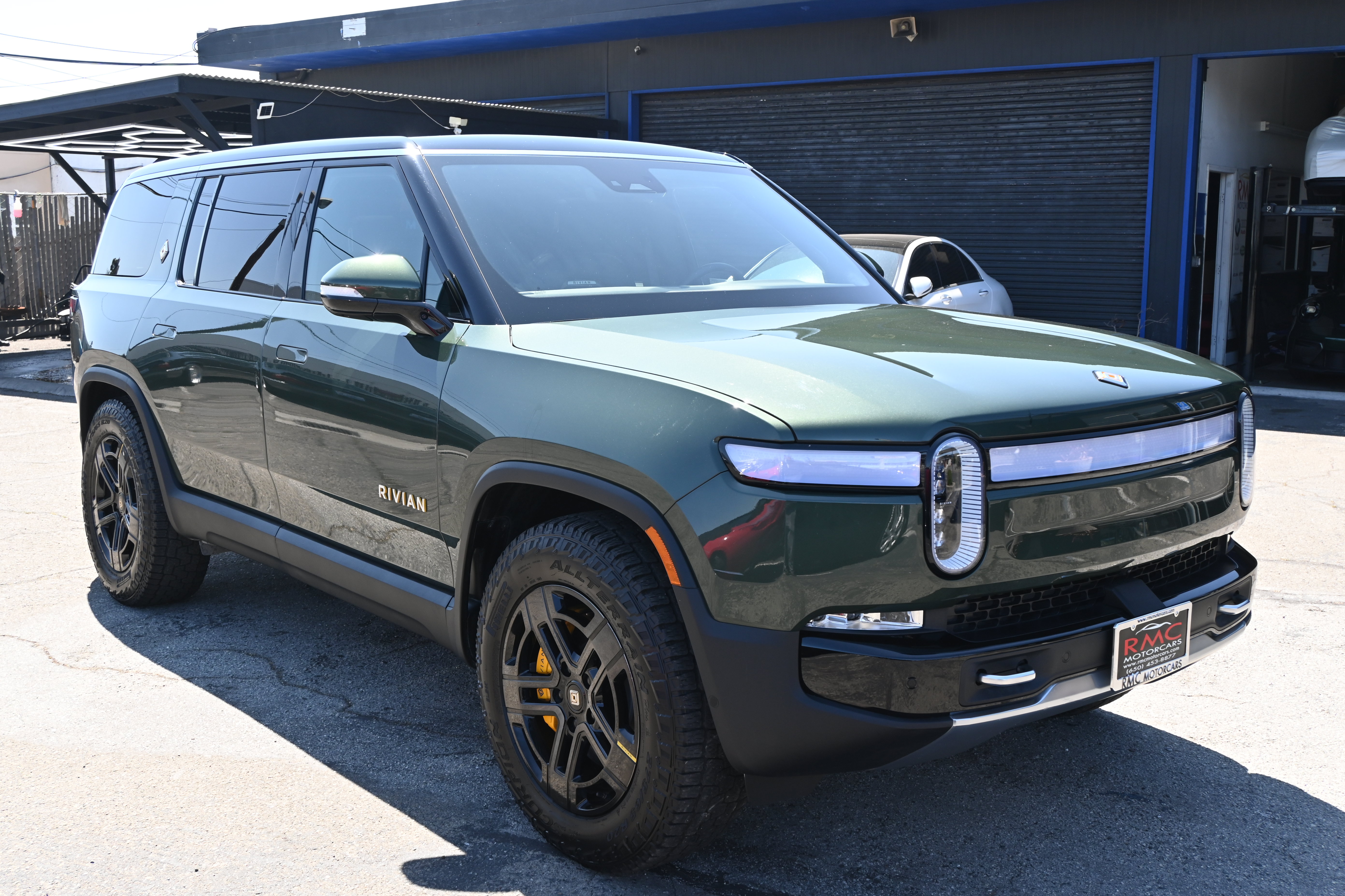 Used 2023 Rivian R1S Adventure AWD/4WD image 4