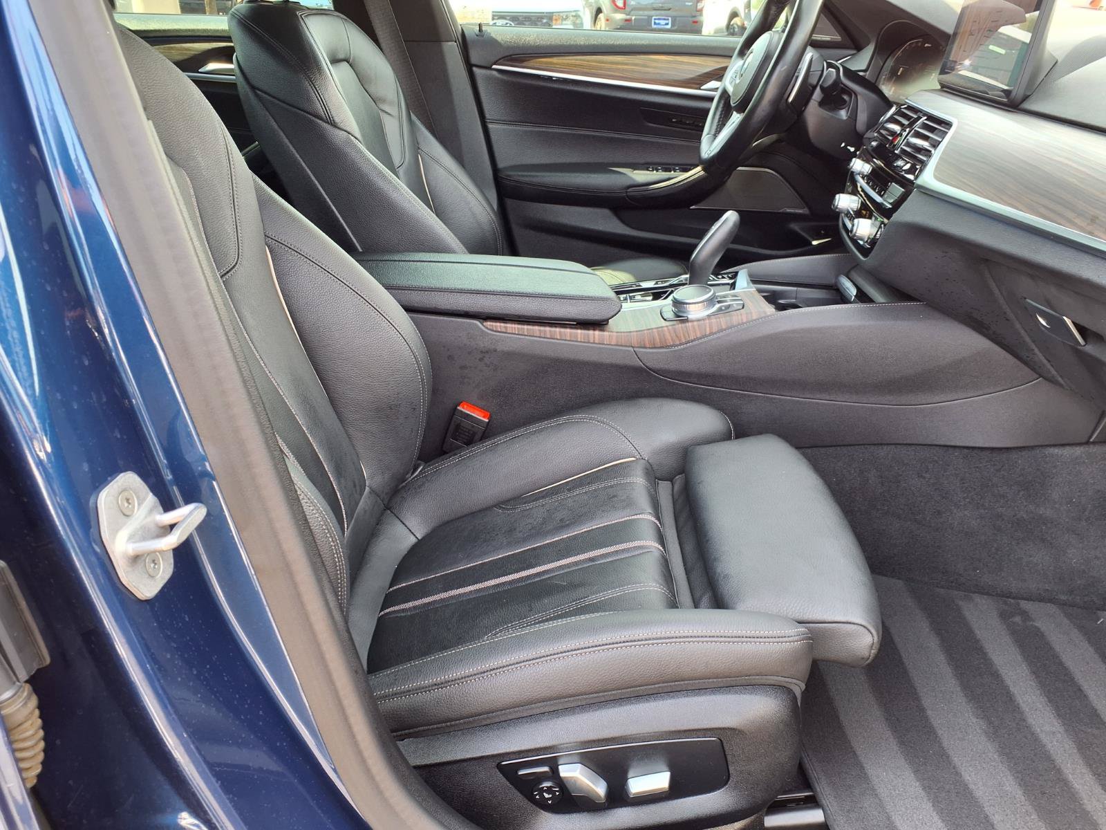 Used 2021 BMW 530e w/ M Sport Package RWD image 11
