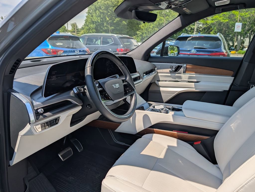 Certified 2026 Cadillac Vistiq Sport w/ LPO, Floor Liner Package AWD/4WD image 10