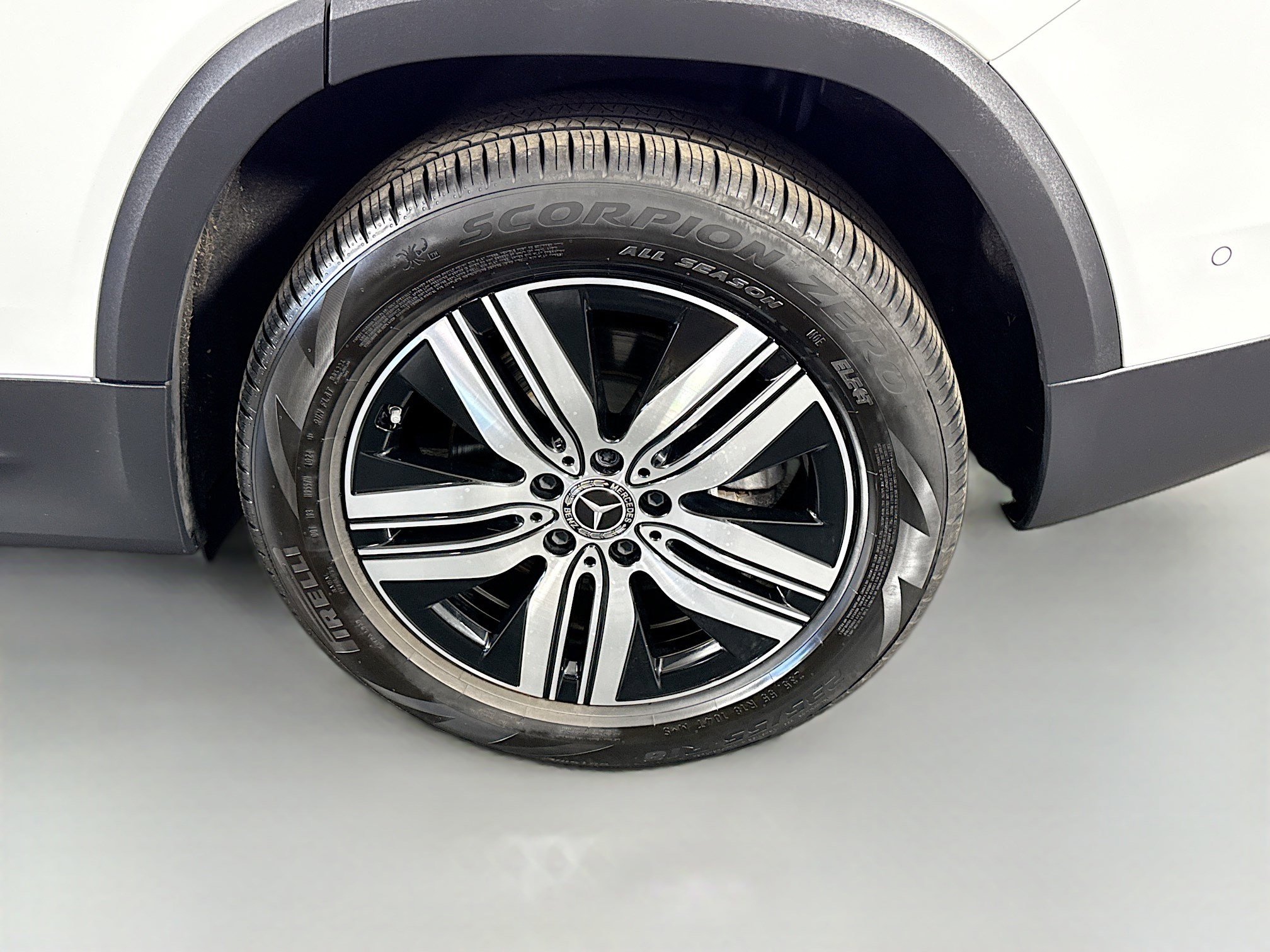 Used 2024 Mercedes-Benz EQB 300 4MATIC image 37