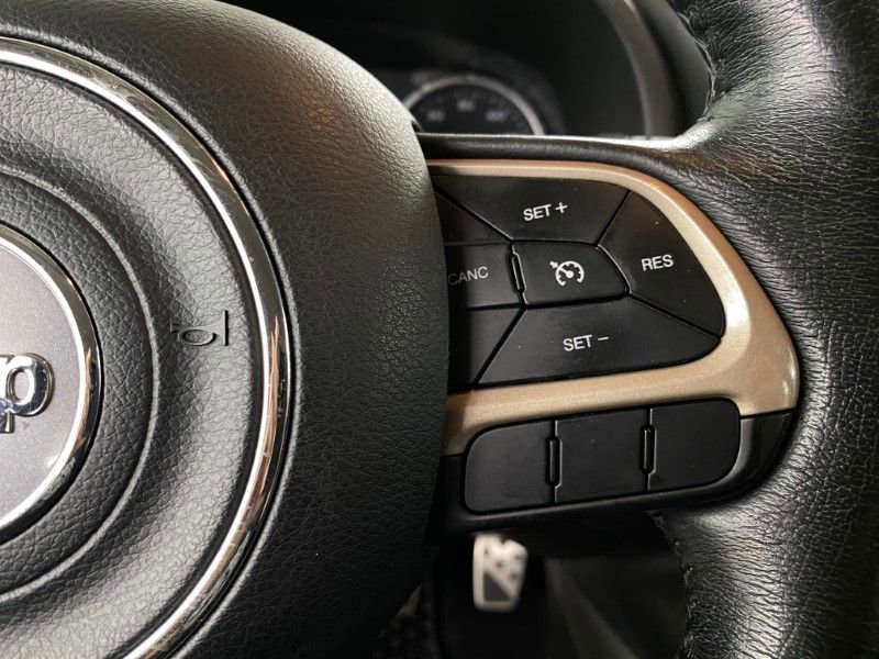 Used 2016 Jeep Renegade Latitude w/ Cold Weather Group image 40