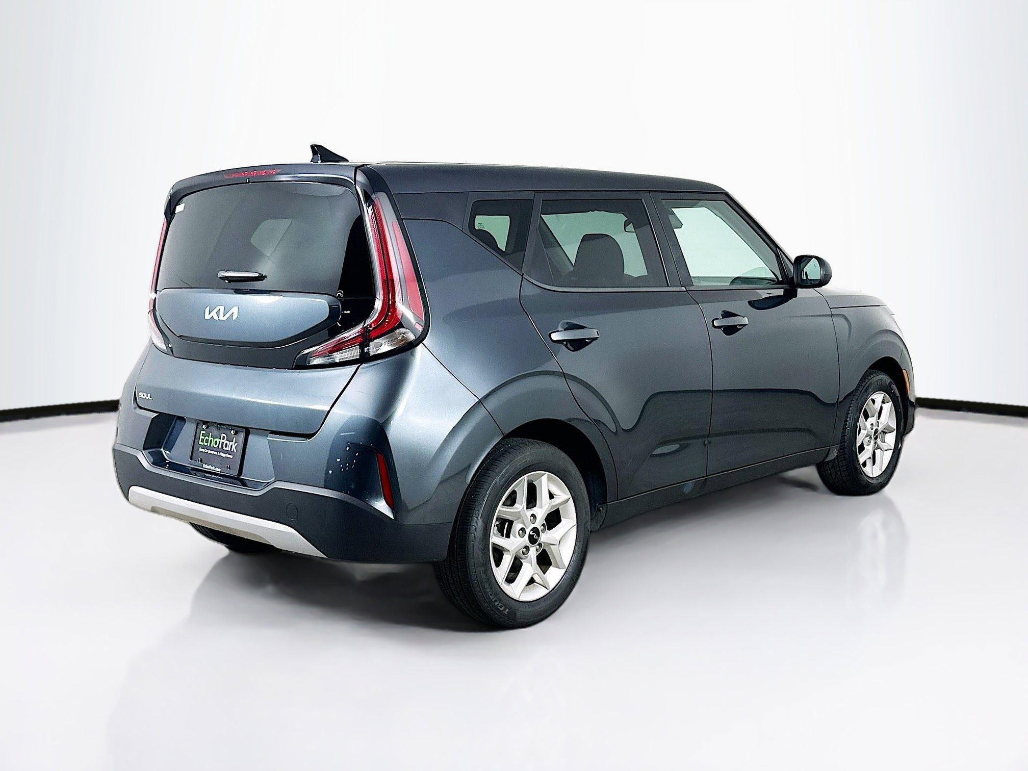Used 2025 Kia Soul LX w/ LX Technology Package FWD image 9