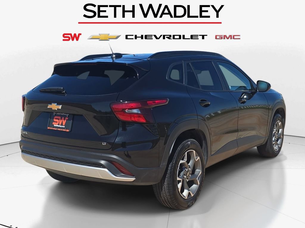 Used 2025 Chevrolet Trax LT w/ LT Convenience Package image 7