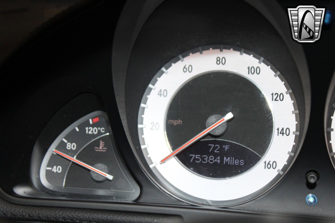 Used 2011 Mercedes-Benz SL 550 image 21