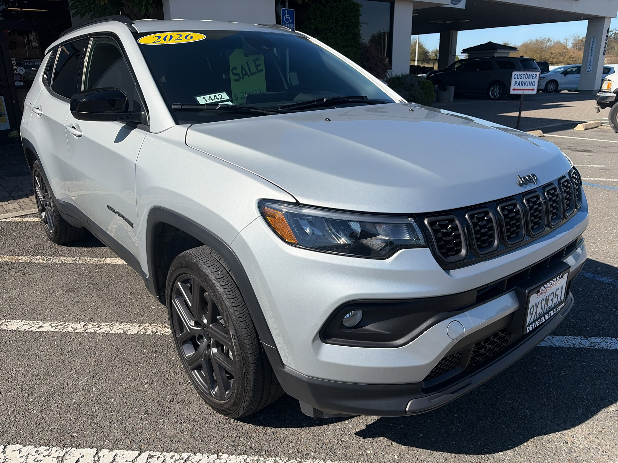 Used 2026 Jeep Compass Latitude AWD/4WD image 25