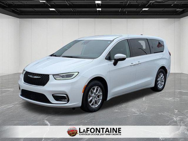 Certified 2023 Chrysler Pacifica Touring-L FWD image 1