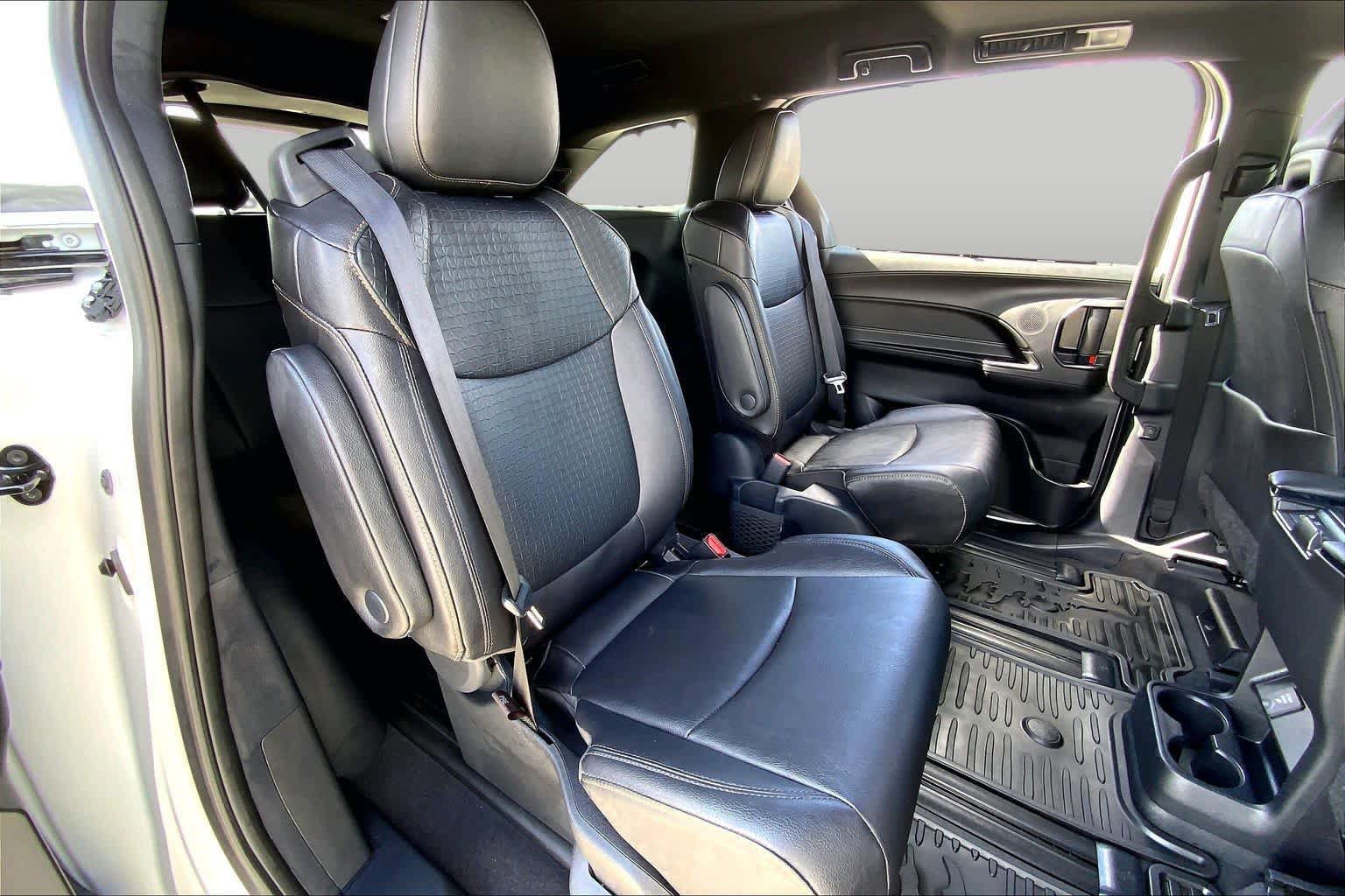 Certified 2026 Toyota Sienna XLE Woodland Edition AWD/4WD image 19