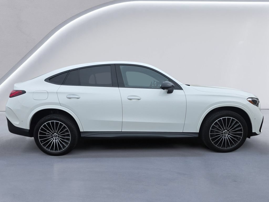 Used 2024 Mercedes-Benz GLC 300 4MATIC image 3