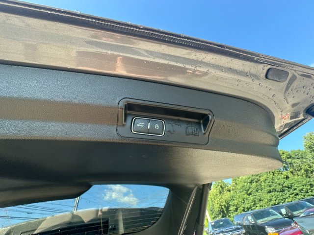 Used 2023 Ford Explorer Limited w/ Equipment Group 301A AWD/4WD image 47