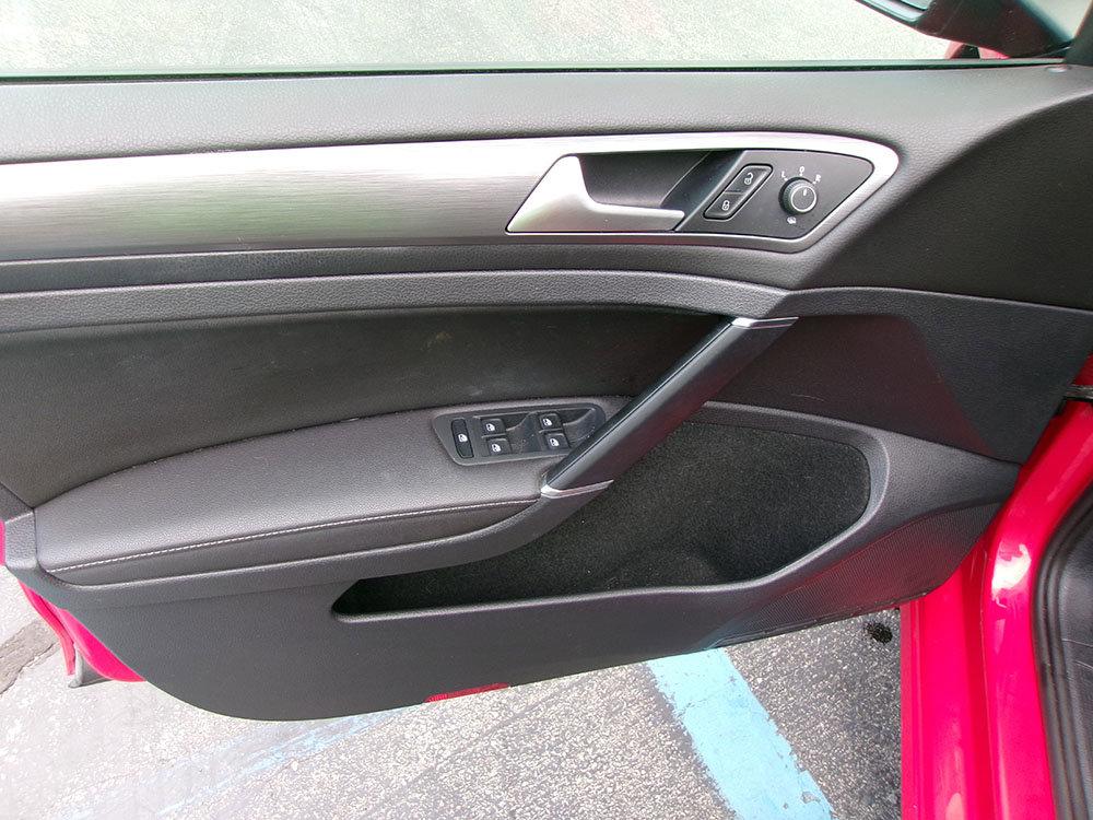 Used 2019 Volkswagen Golf S image 14