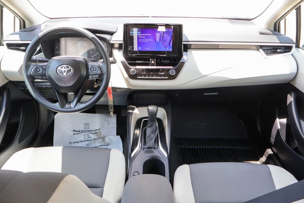Used 2025 Toyota Corolla LE FWD image 7