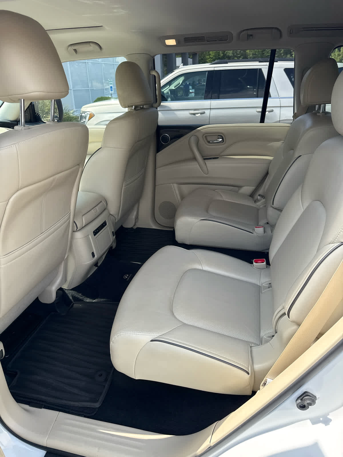 Used 2020 INFINITI QX80 Luxe w/ All-Season Package RWD image 7