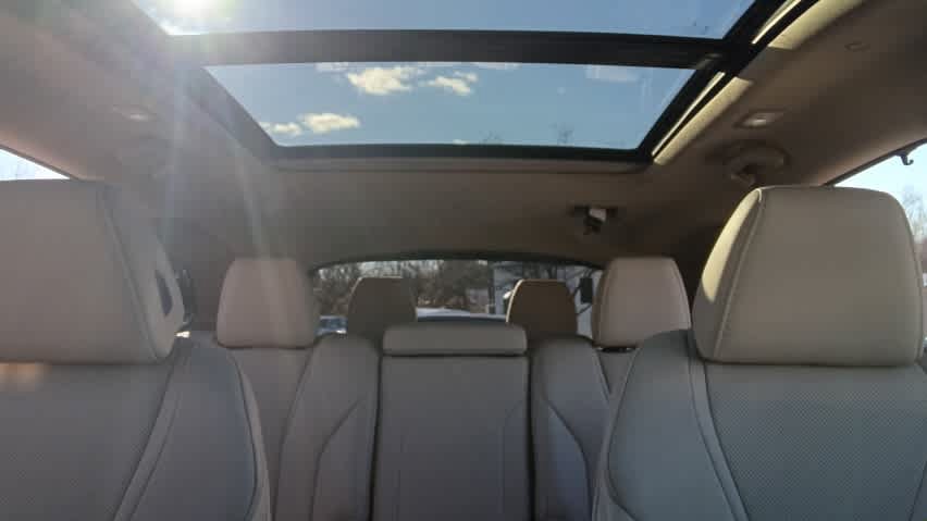 Used 2023 Acura MDX w/ Technology Package AWD/4WD image 12