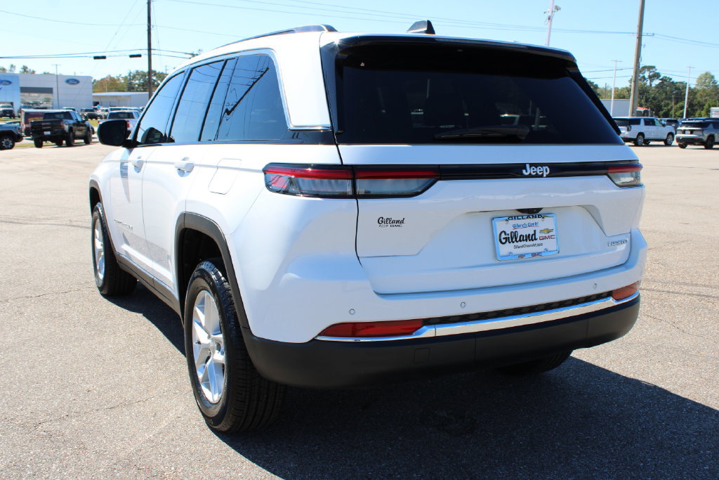 Used 2025 Jeep Grand Cherokee Laredo X RWD image 6