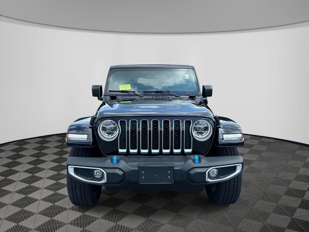 Used 2022 Jeep Wrangler Unlimited Sahara w/ Cold Weather Group AWD/4WD image 9
