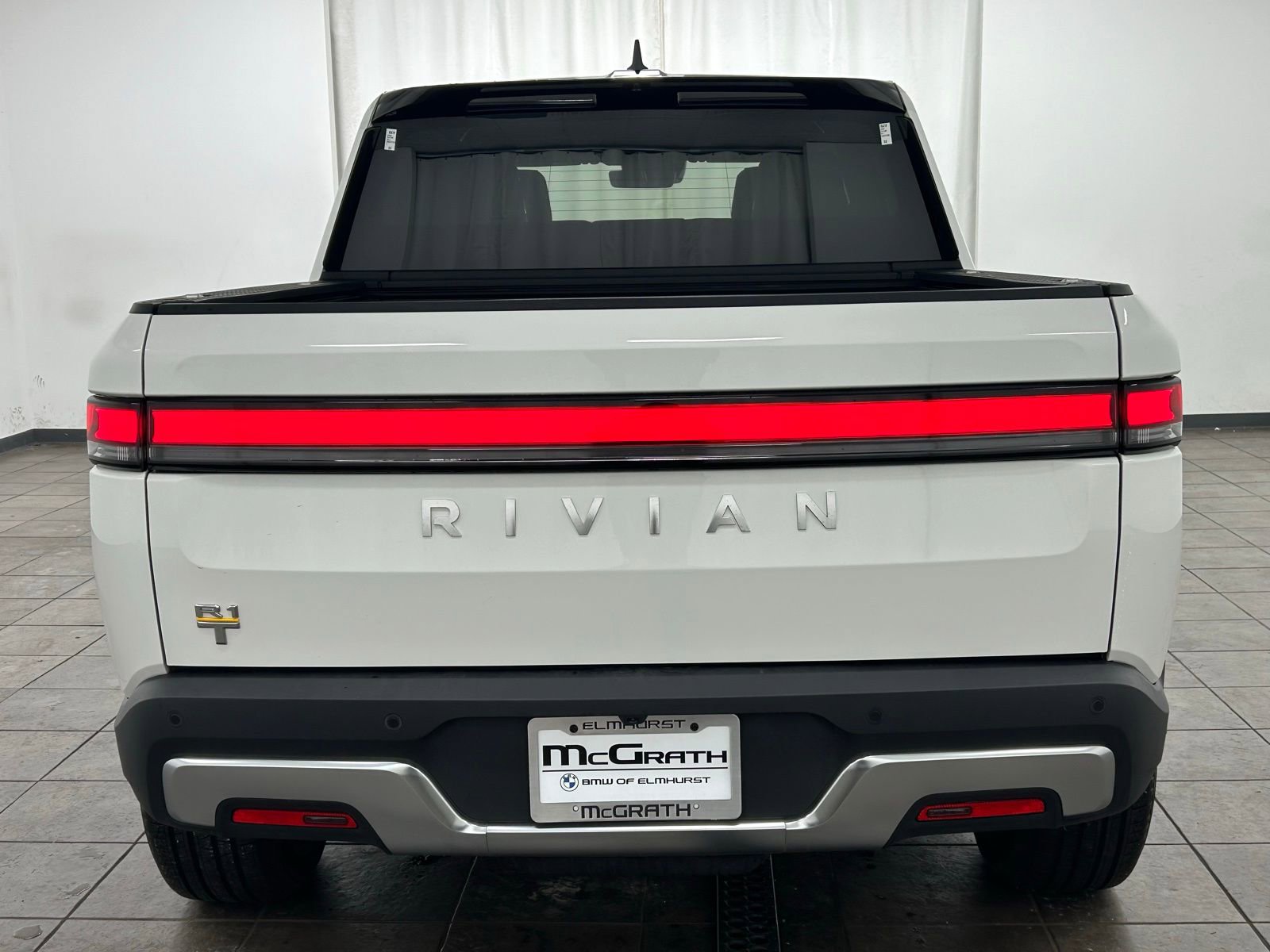 Used 2022 Rivian R1T Adventure image 5