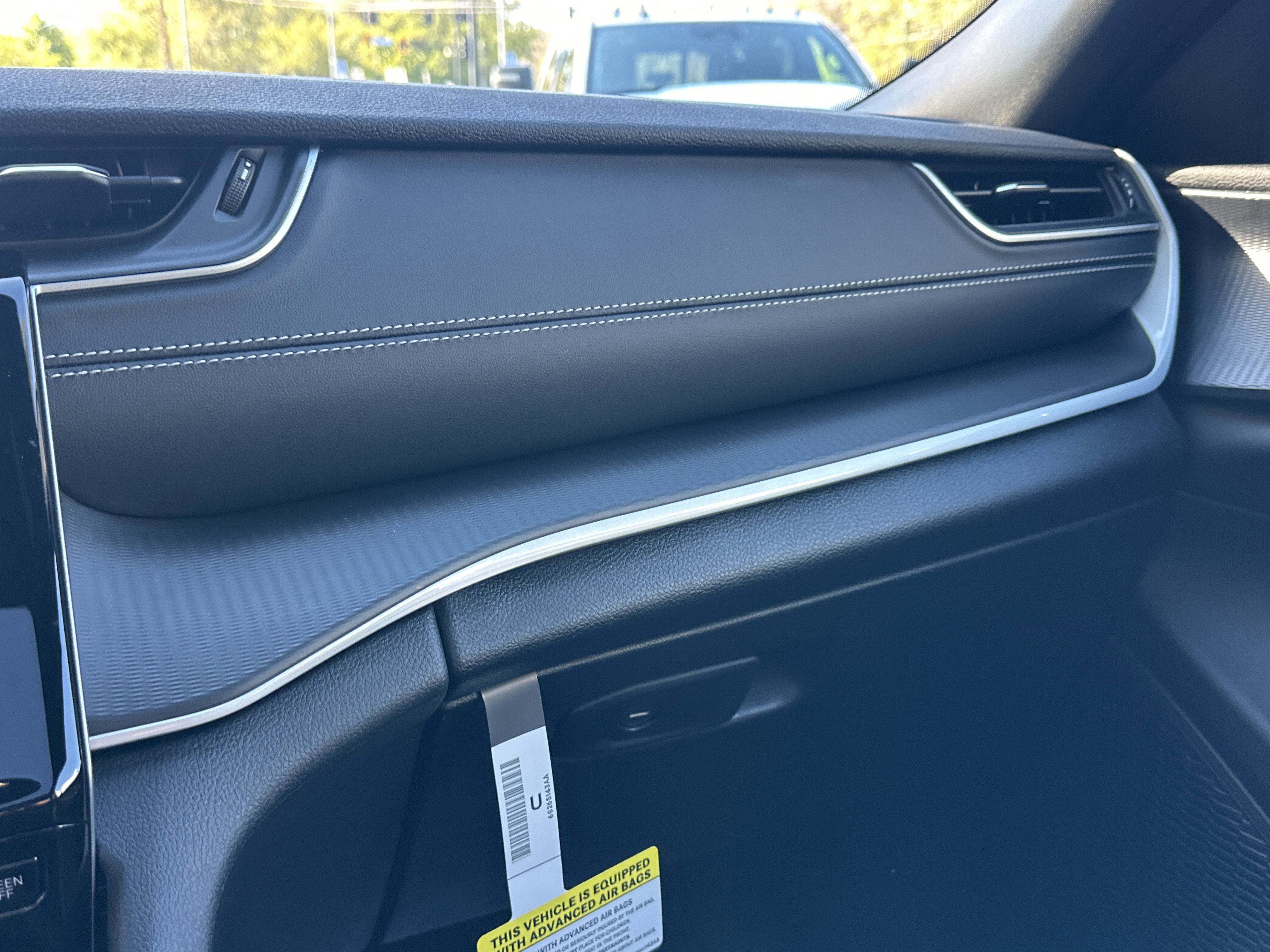 New 2025 Jeep Grand Cherokee Altitude image 7