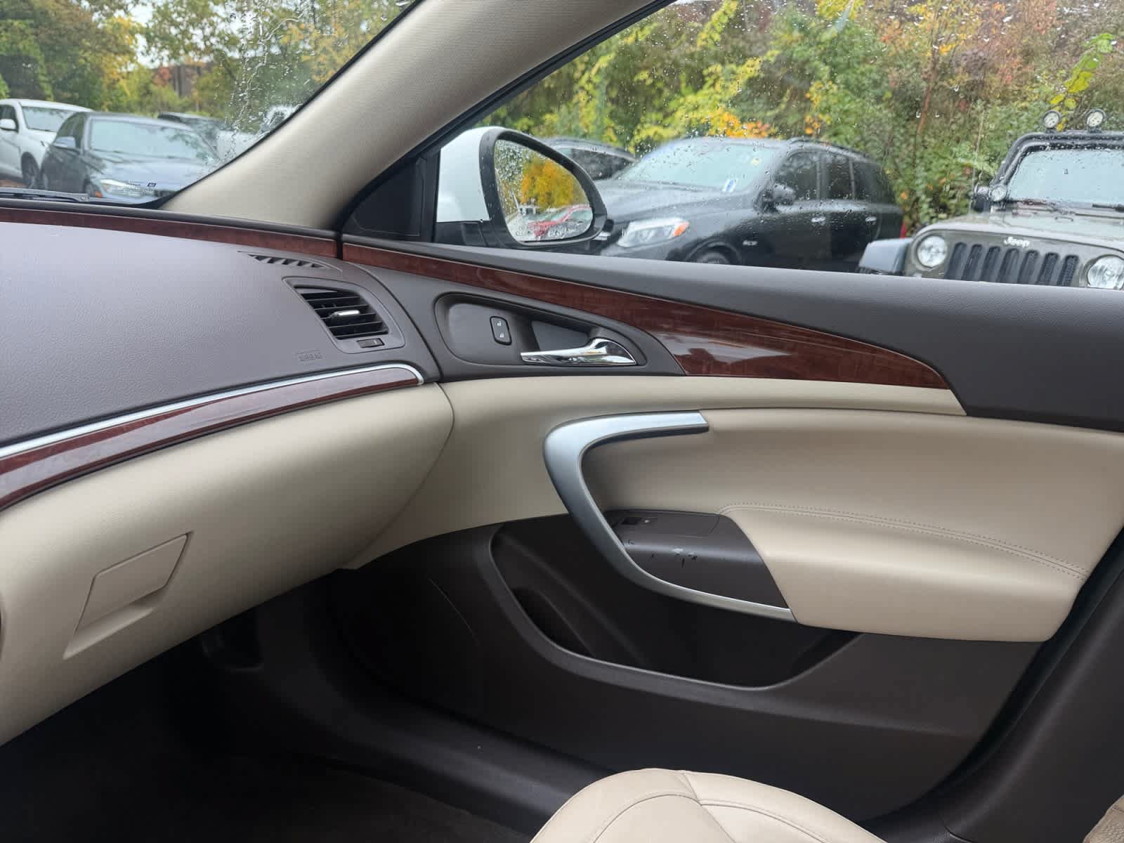 Used 2017 Buick Regal AWD image 37