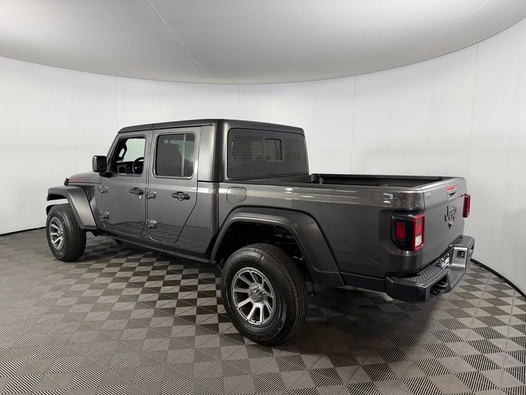 Certified 2024 Jeep Gladiator Sport AWD/4WD image 9