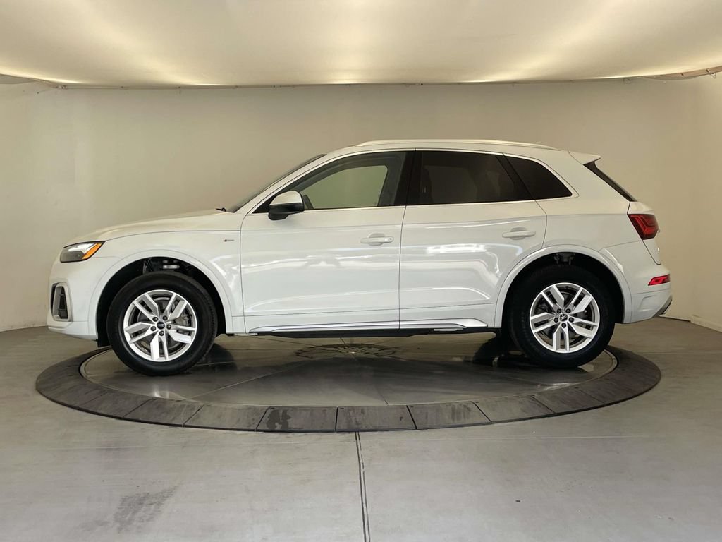 Used 2023 Audi Q5 2.0T Premium w/ Convenience Package AWD/4WD image 2