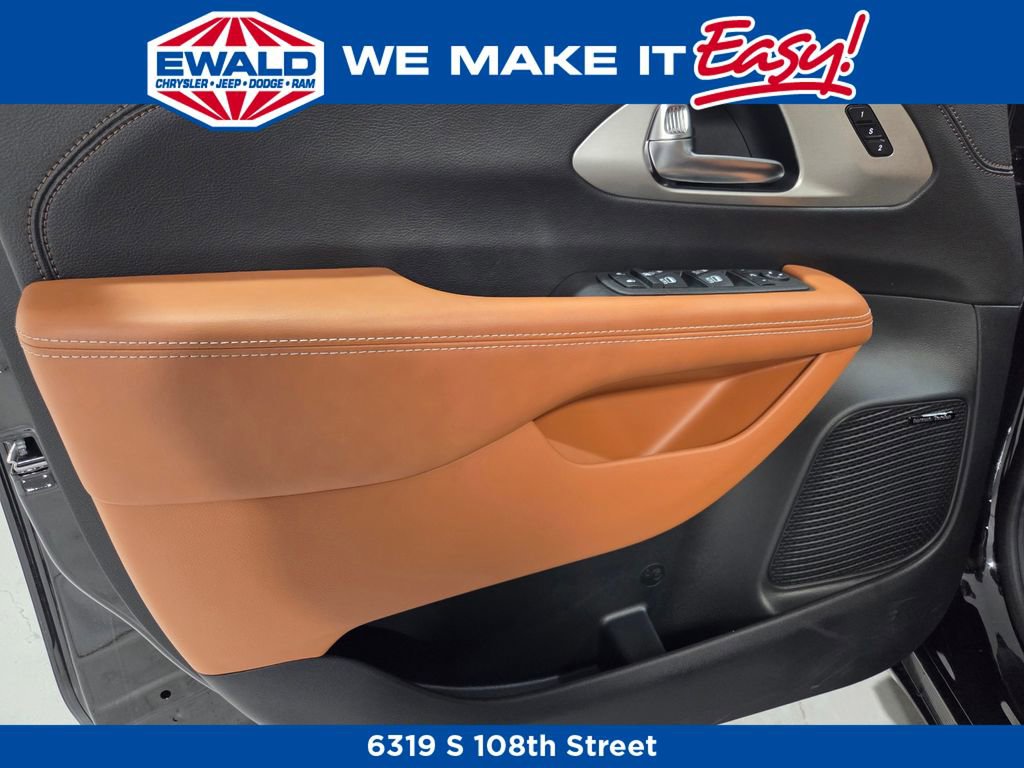 New 2026 Chrysler Pacifica Pinnacle AWD/4WD image 12