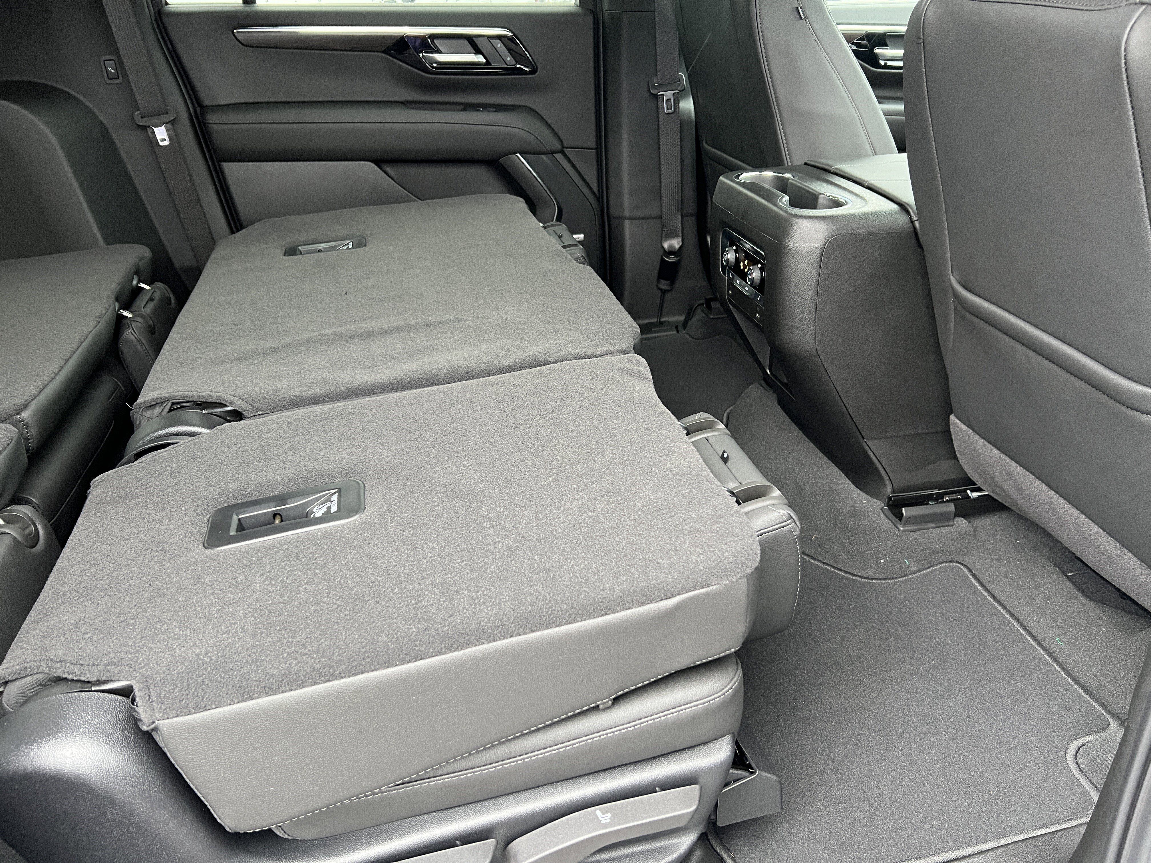 New 2026 Chevrolet Suburban LT w/ Comfort Package AWD/4WD image 24