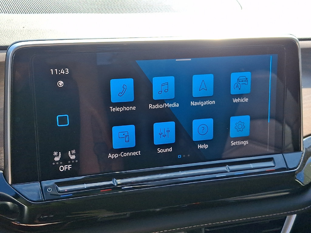 Used 2025 Volkswagen Atlas SE AWD/4WD image 17
