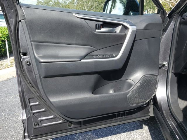 Used 2025 Toyota RAV4 XLE image 20