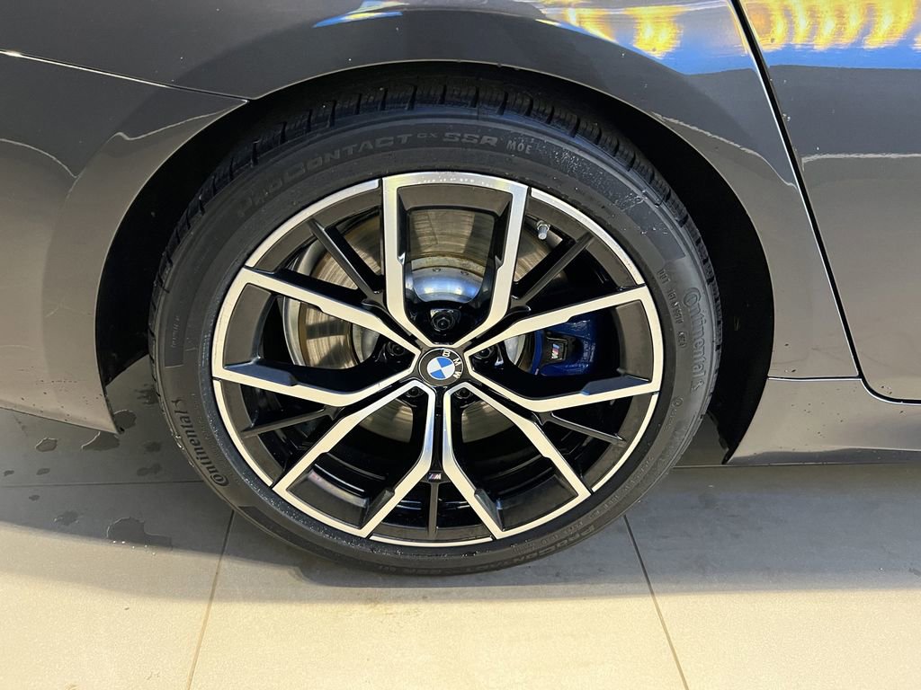 Used 2023 BMW M550i xDrive w/ Dynamic Handling Package image 40