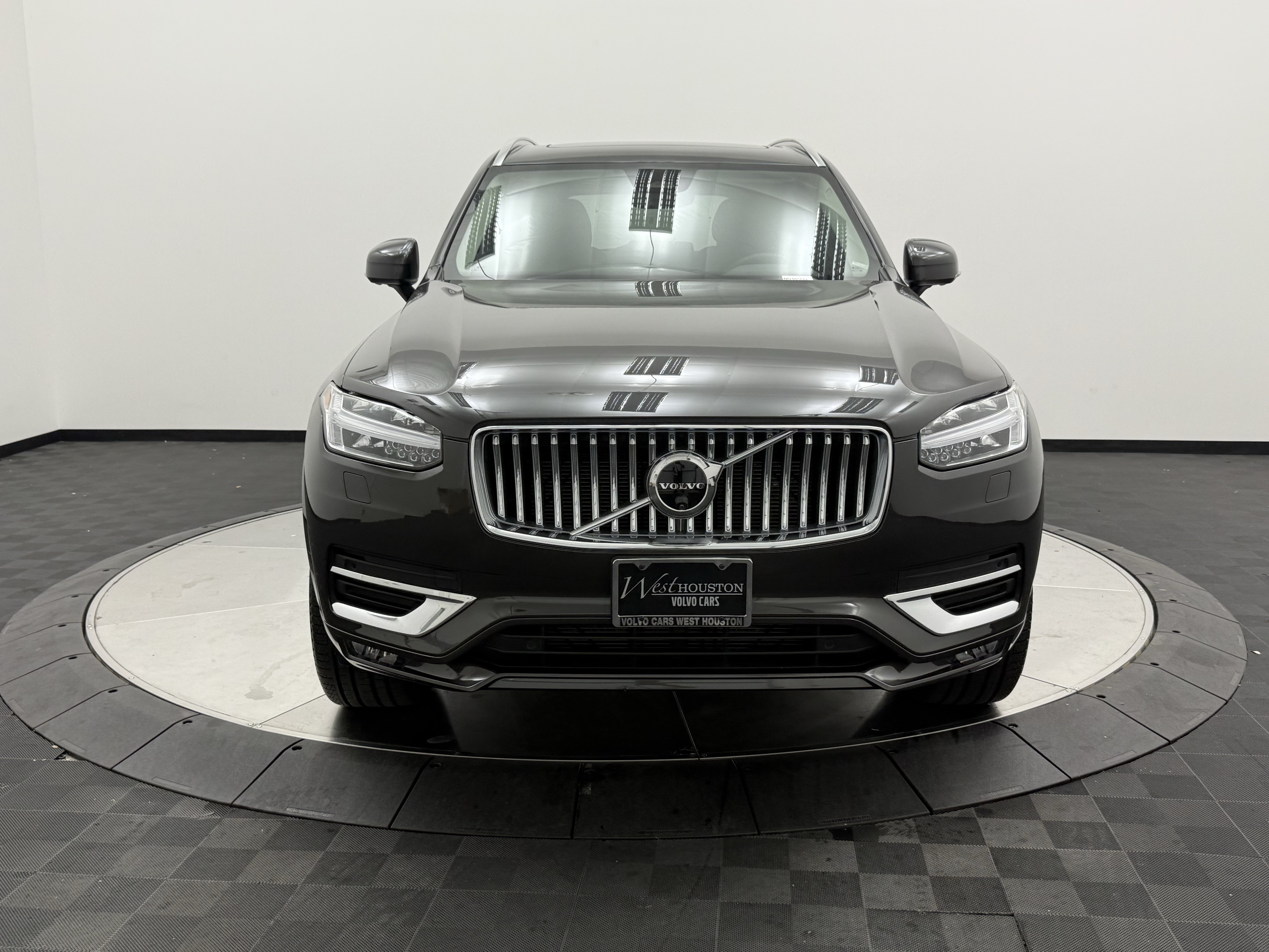 Certified 2024 Volvo XC90 B6 Plus AWD/4WD image 2