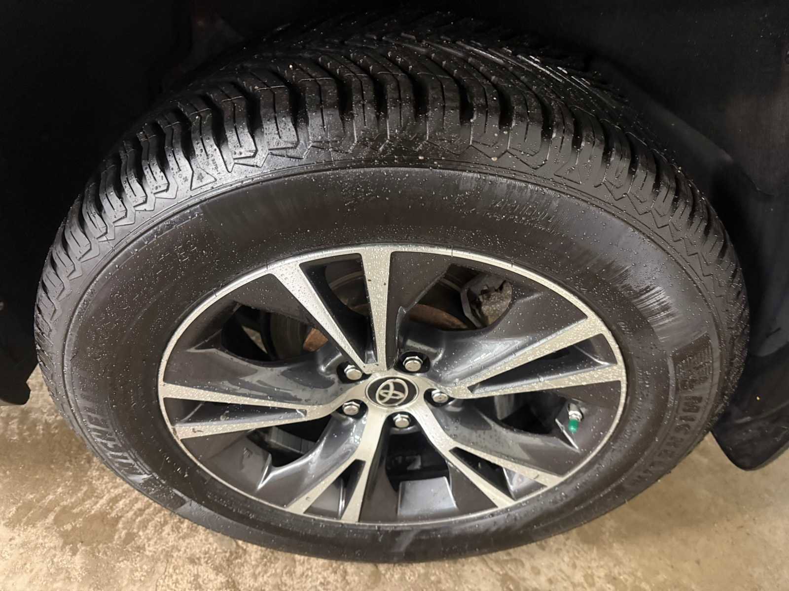 Used 2019 Toyota Highlander LE AWD/4WD image 9