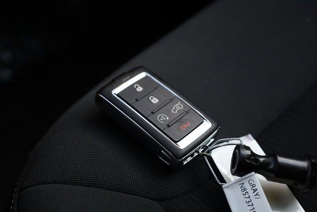 Used 2022 Jeep Grand Cherokee Laredo w/ Luxury Tech Group I image 26