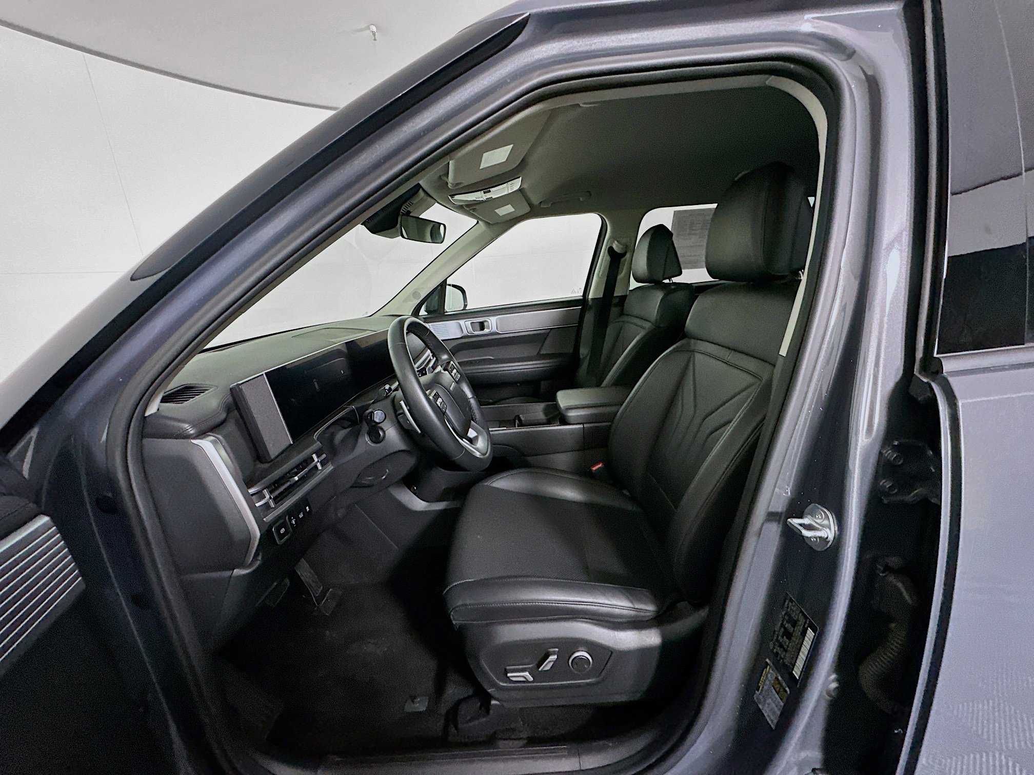 Used 2025 Hyundai Santa Fe SEL FWD image 13