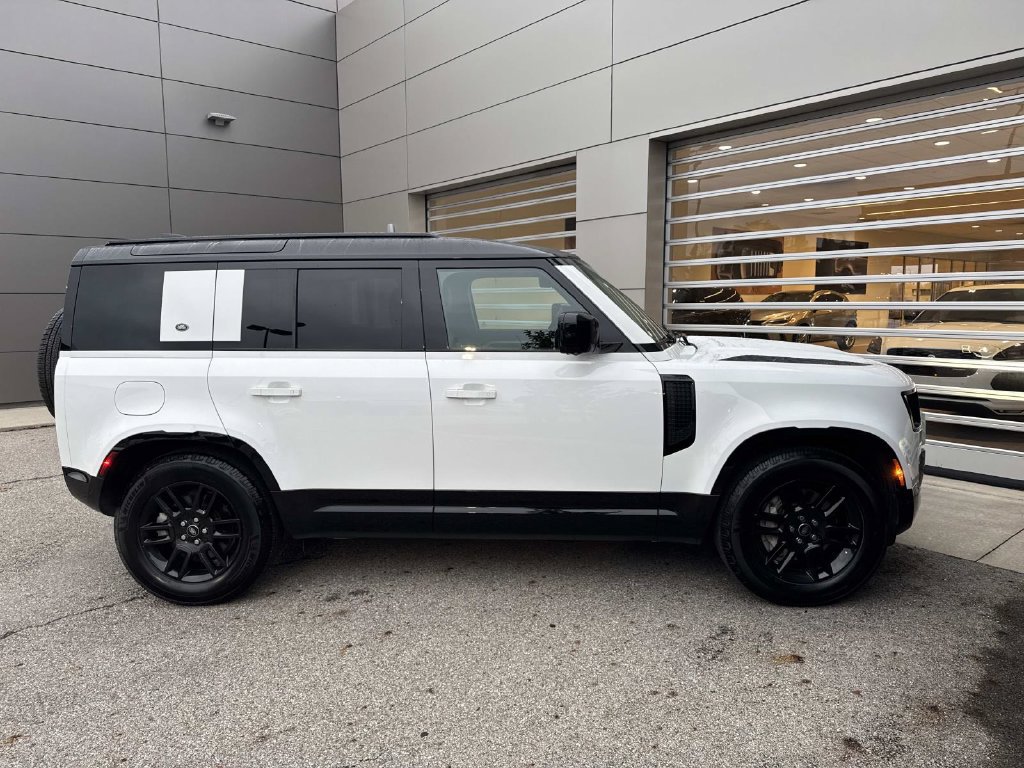 Used 2022 Land Rover Defender 110 X-Dynamic SE AWD/4WD image 8