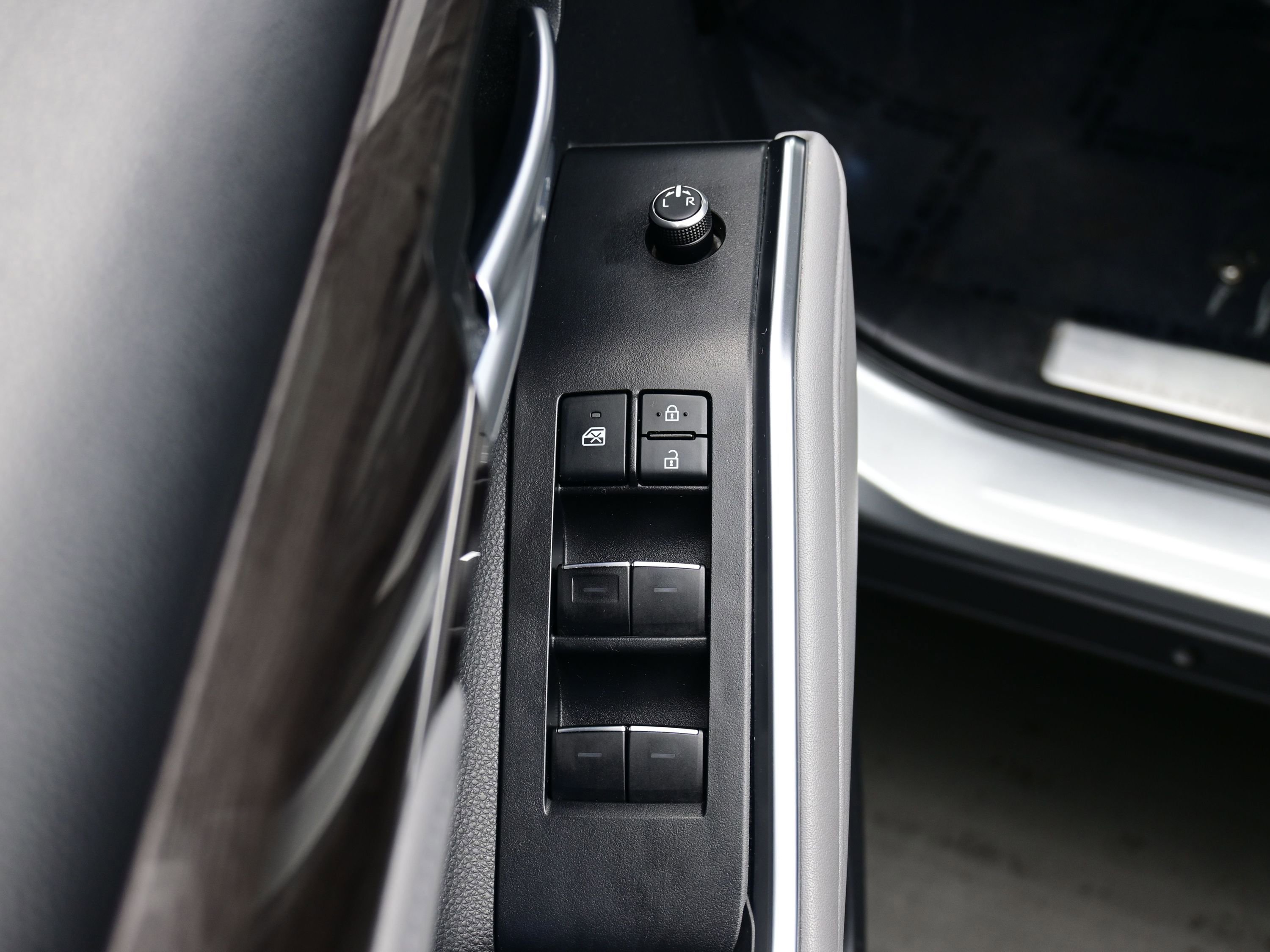 Used 2021 Toyota Highlander Platinum AWD/4WD image 11