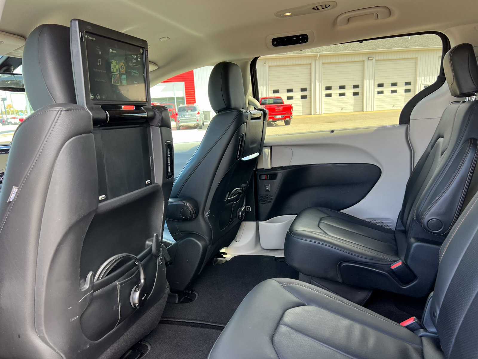 Used 2020 Chrysler Pacifica Touring-L Plus FWD image 43