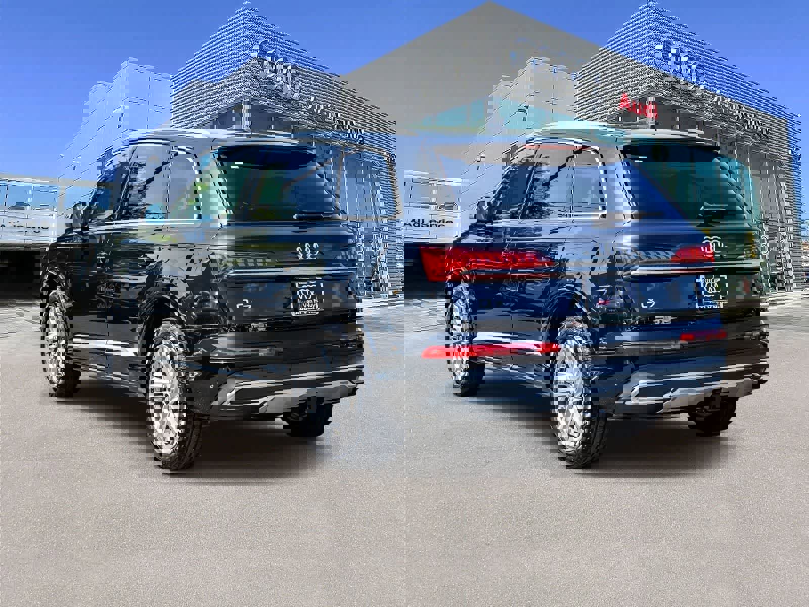 Used 2023 Audi Q7 Premium Plus w/ Premium Plus Package image 2