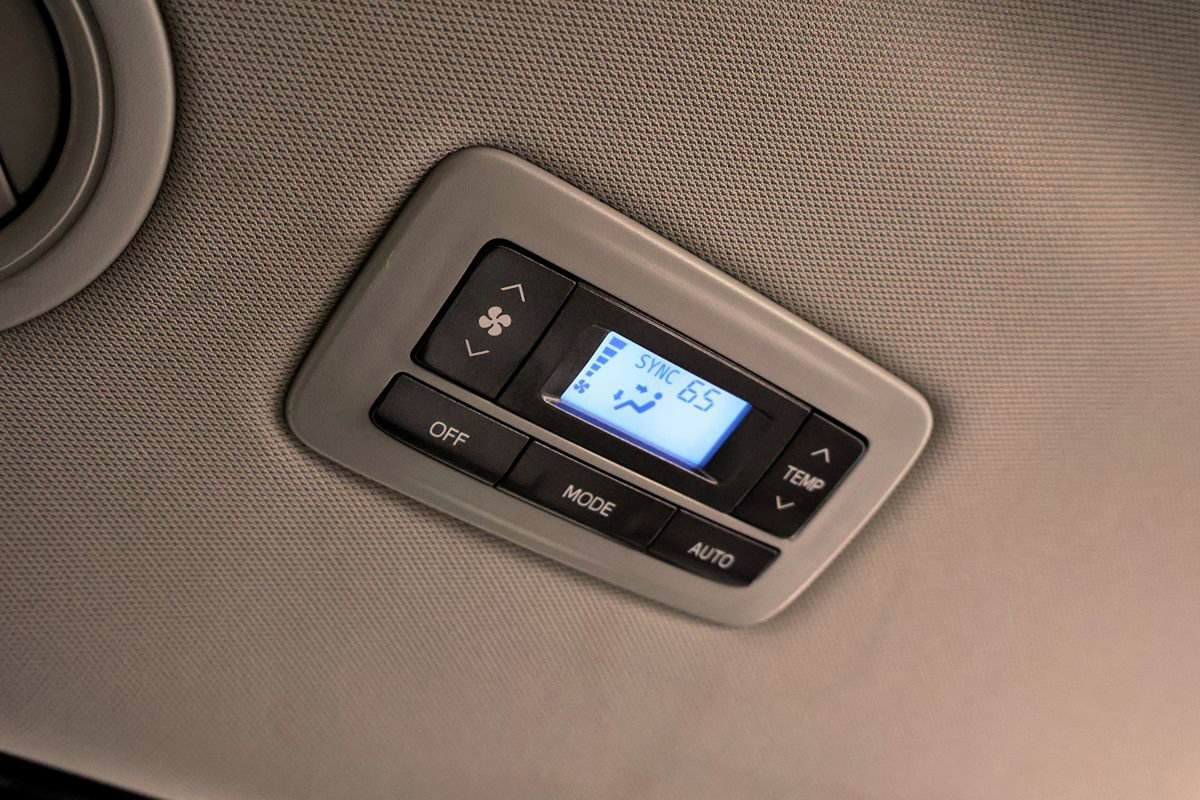 Used 2017 Toyota Sienna AWD image 41