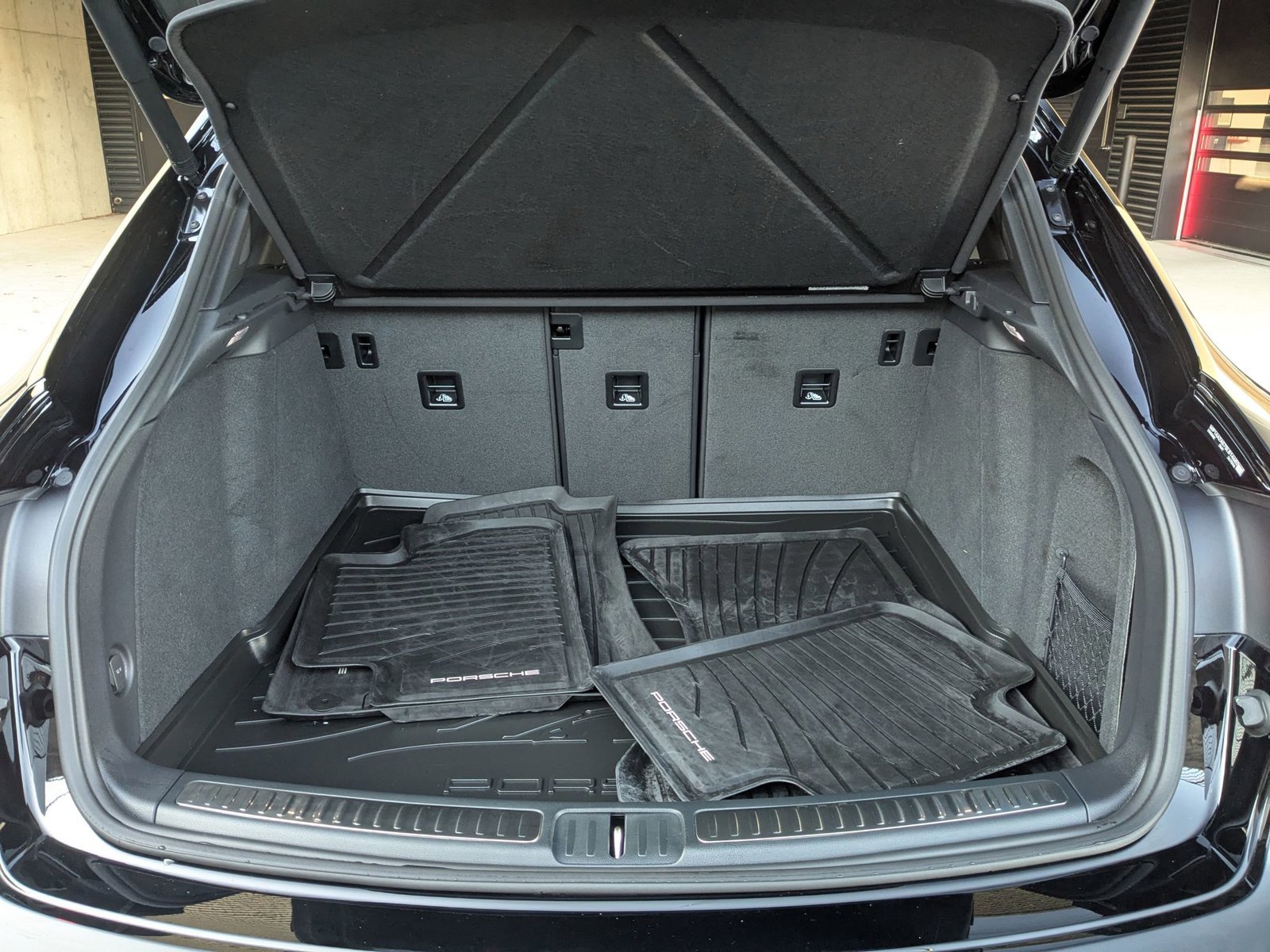 Used 2025 Porsche Macan image 24