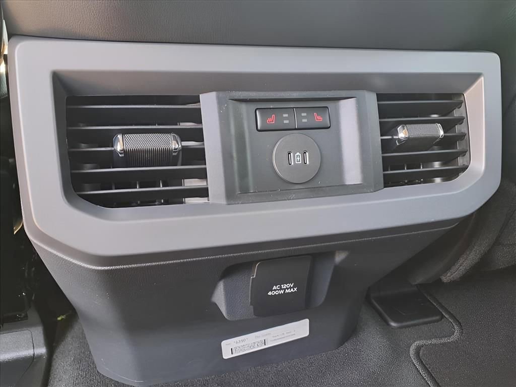 New 2026 Ford F250 Lariat w/ Black Appearance Package image 28