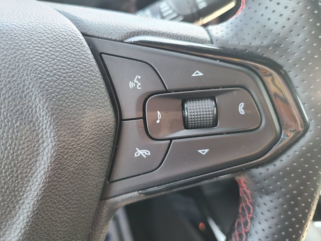 Used 2025 Chevrolet Trax RS FWD image 27
