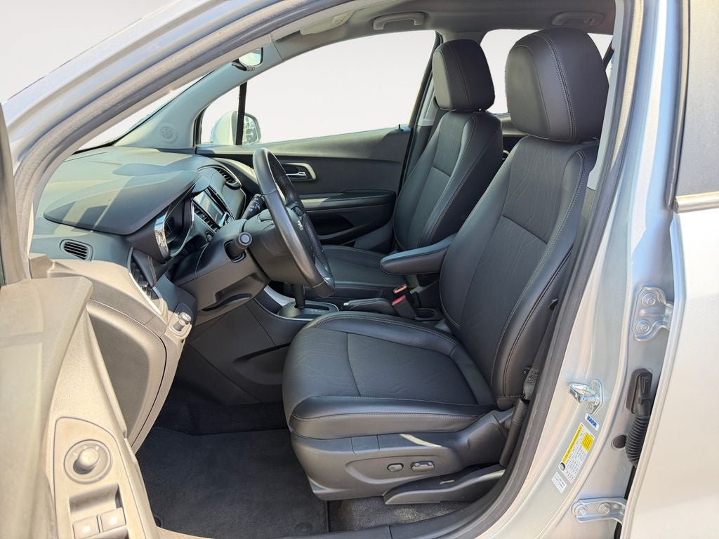Used 2022 Chevrolet Trax LT w/ LT Convenience Package AWD/4WD image 6