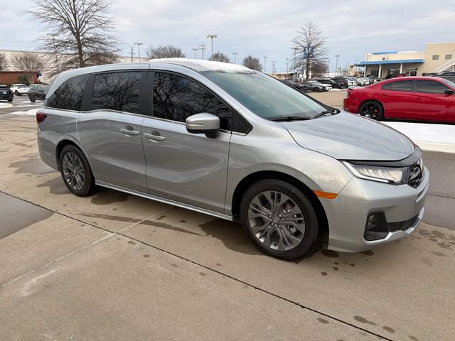 New 2026 Honda Odyssey Touring image 7