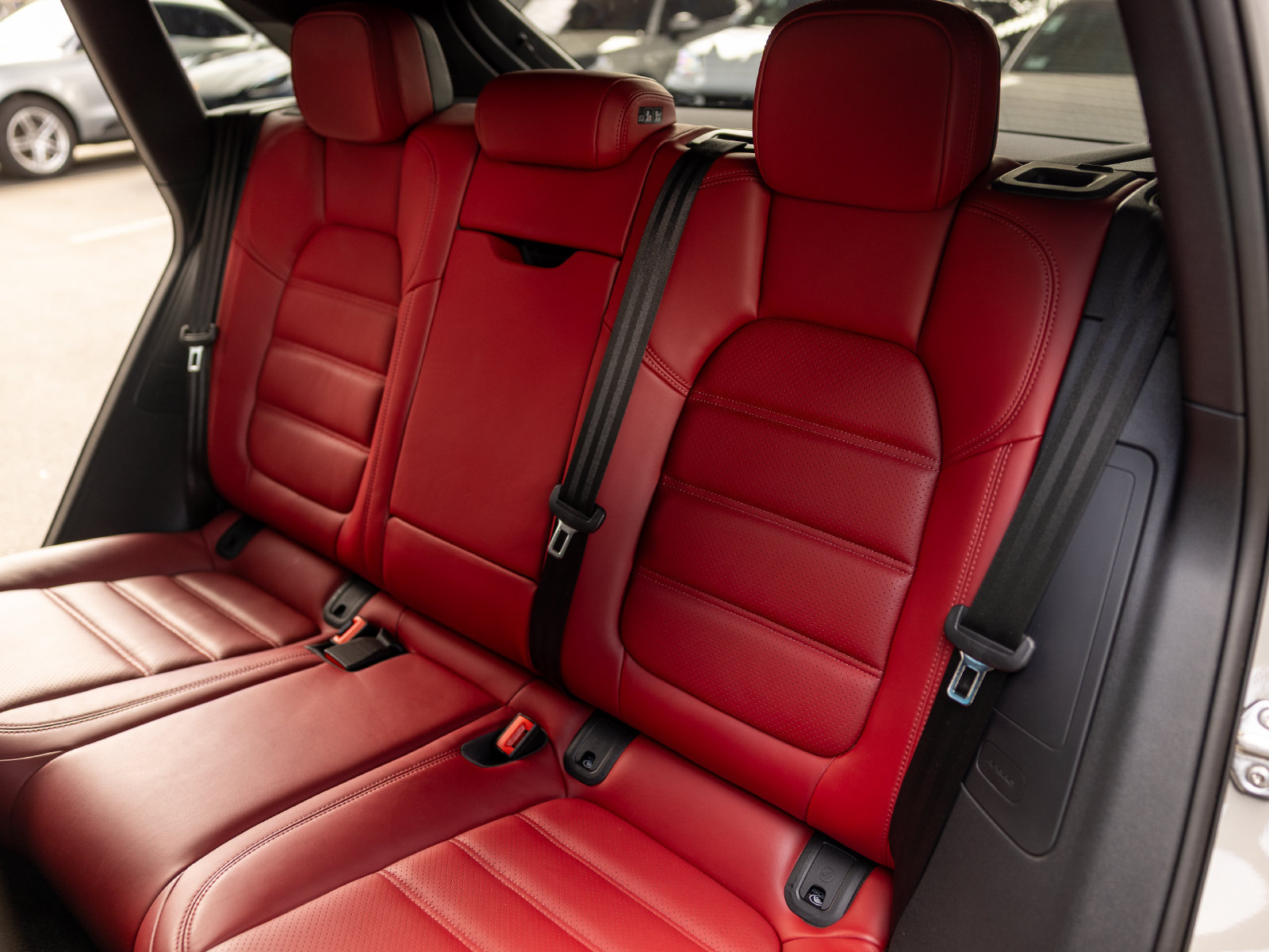 Certified 2026 Porsche Macan AWD/4WD image 30