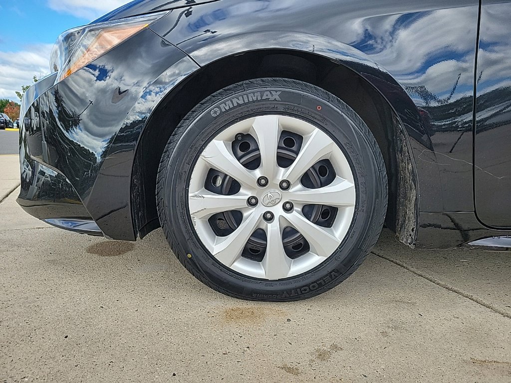 Used 2024 Toyota Corolla LE FWD image 9