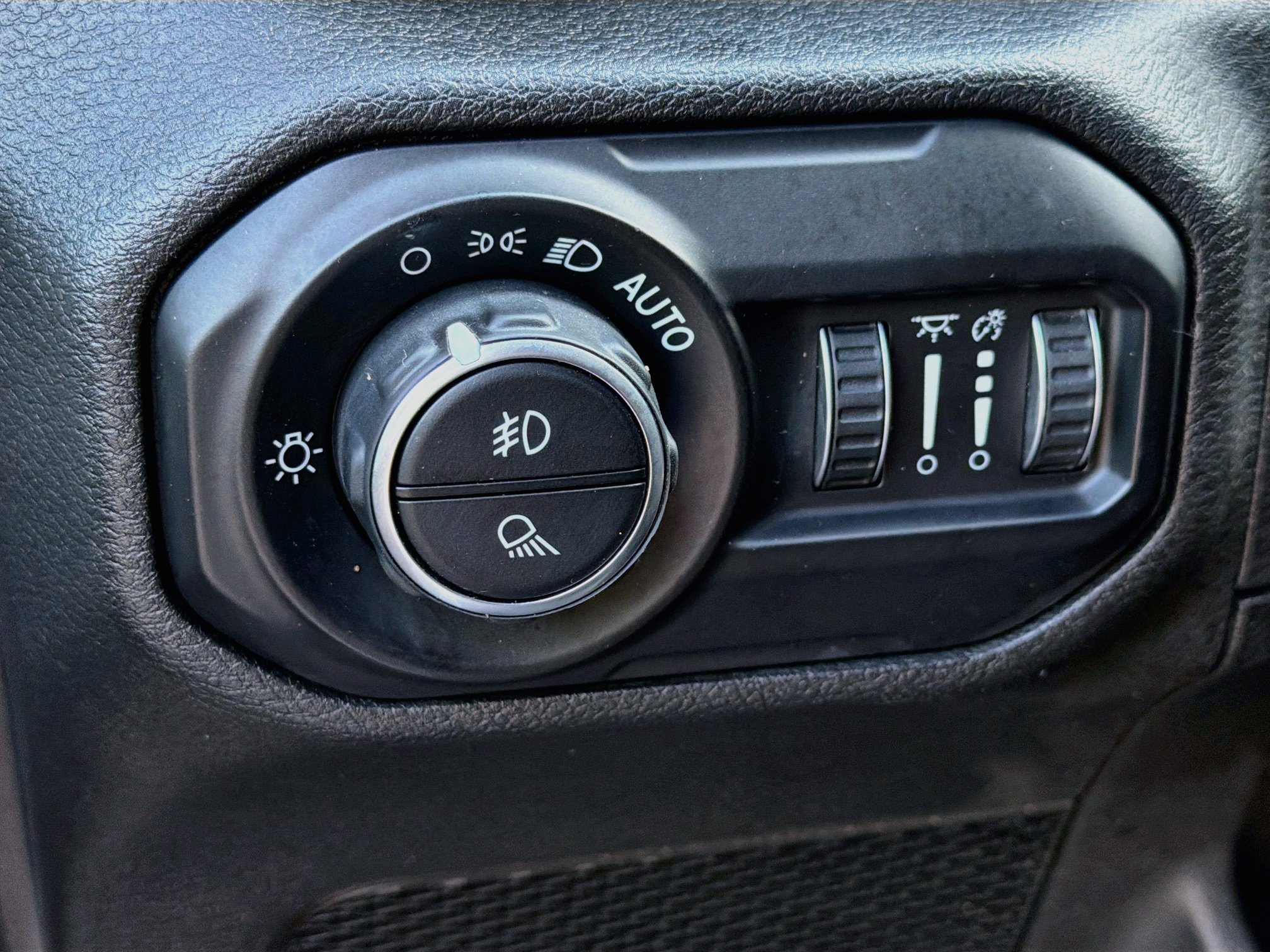 Used 2021 Jeep Gladiator Overland AWD/4WD image 8